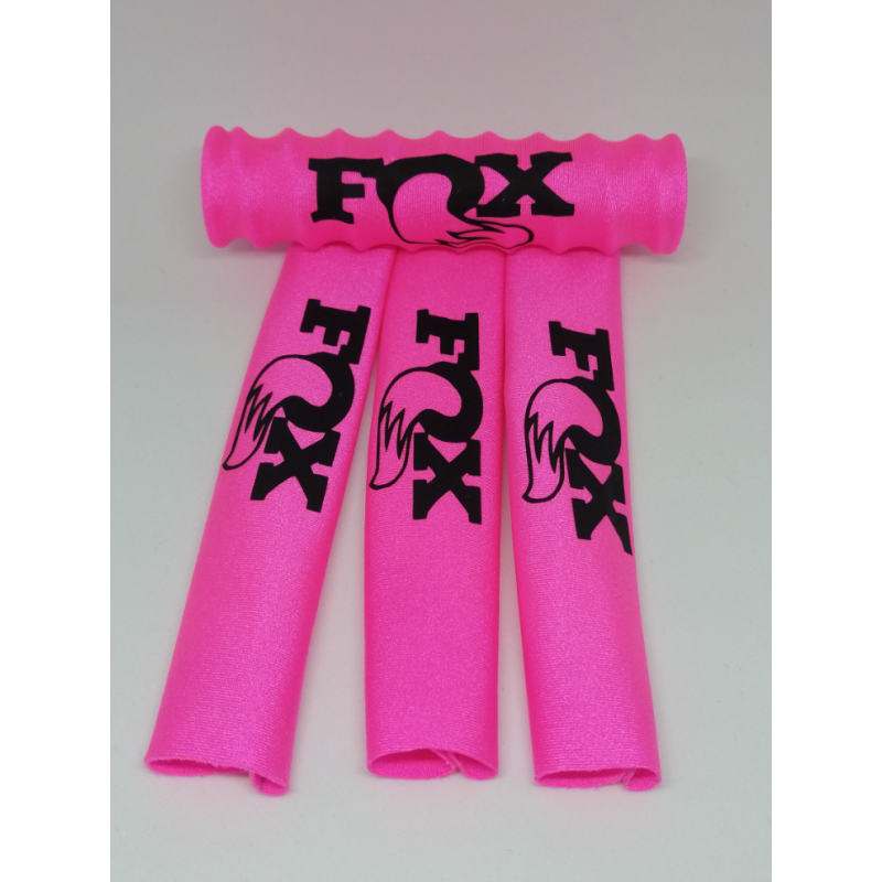 FUNDAS 1/8 PROTECCION AMORTIGUADORES FOX LICRA ROSA FLUOR  LOGO NEGRO rcprogranada.com - Imagen 1