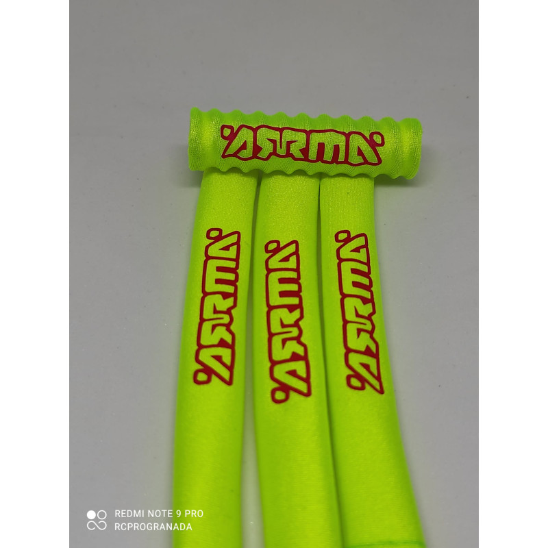 FUNDAS 1/10 PROTECCION AMORTIGUADORES COLOR AMARILLO FLUOR DISEÑO ARRMA EN ROJO - Imagen 1