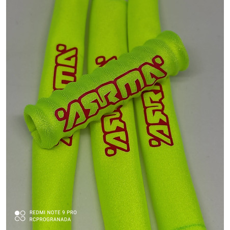 FUNDAS 1/10 PROTECCION AMORTIGUADORES COLOR AMARILLO FLUOR DISEÑO ARRMA EN ROJO - Imagen 3